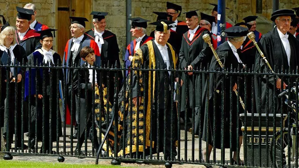 Photo of Encaenia procession entering the Sheldonian Theatre