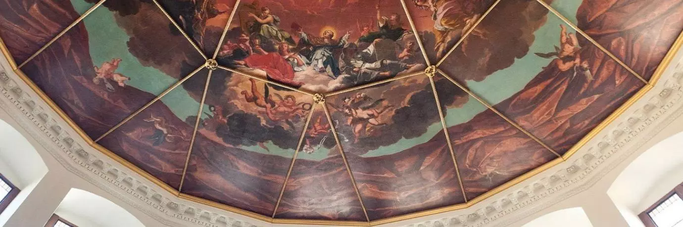 Photo of the Sheldonian Theatre painted ceiling