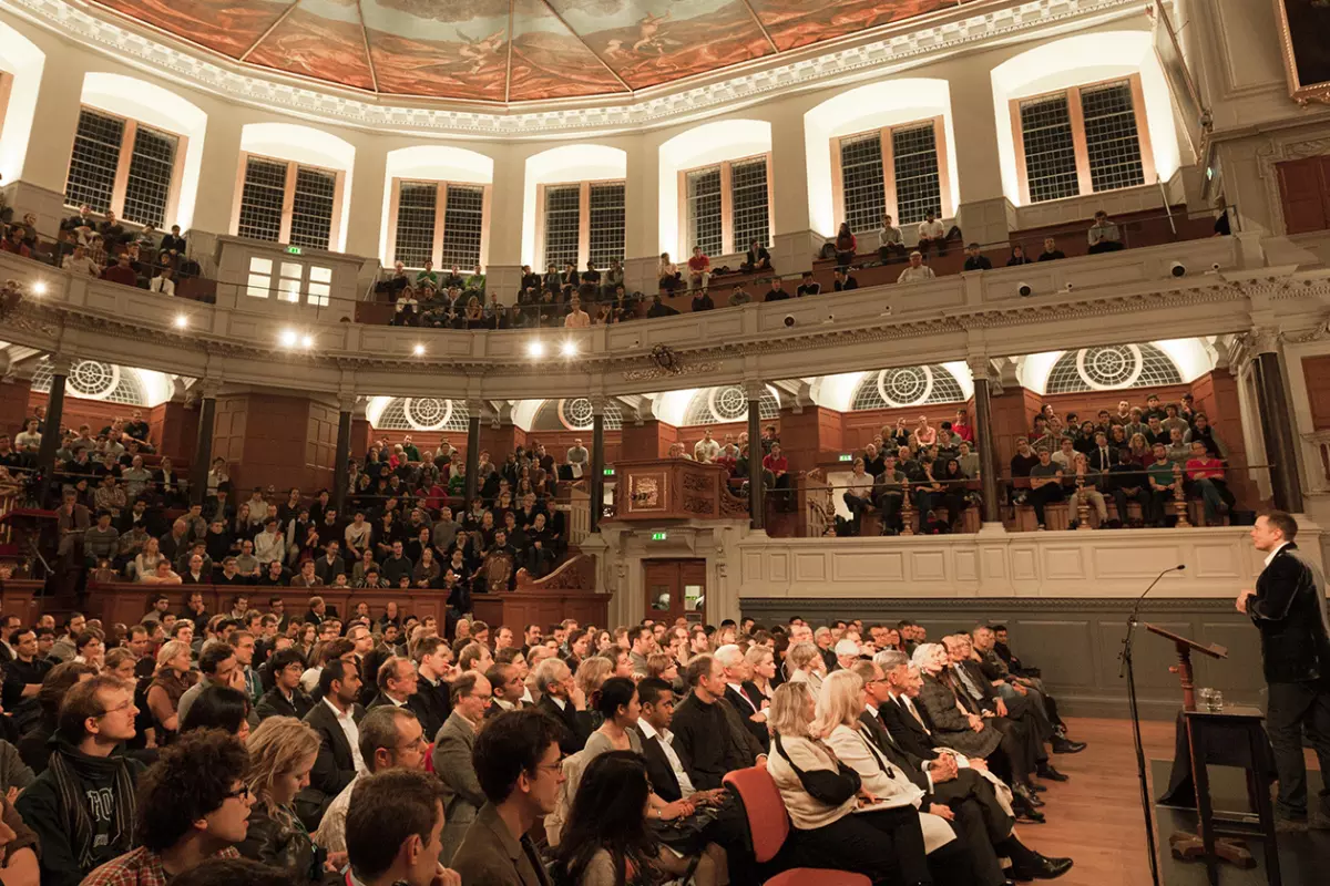 Photo of a lecture taking place to a full audience in the Sheldonian Theatre
